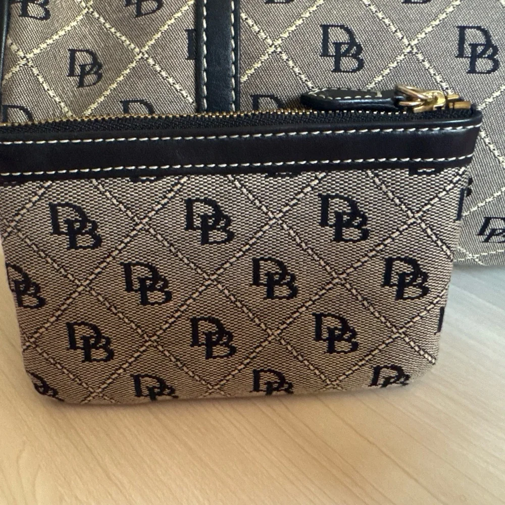 Dooney & Bourke Black and Tan Shoulder Bag Set - Picture 3 of 10